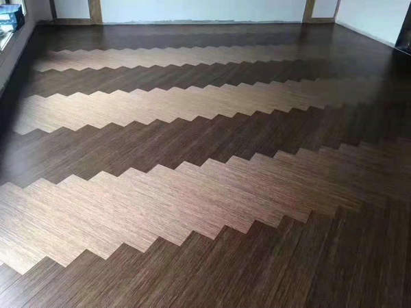 總覺得家里地板鋪設(shè)的沒新意？干脆換成魚骨拼，自帶“大氣”