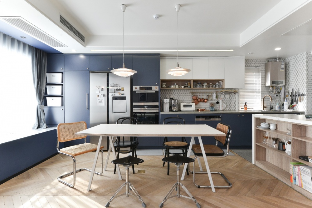 功能區(qū)木地板裝修效果圖把精裝房拆成毛坯，打造出會(huì)變形北歐極簡(jiǎn)功能區(qū)設(shè)計(jì)圖片賞析