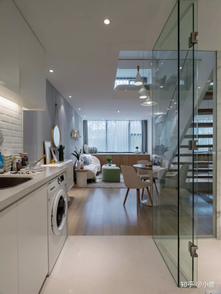 61㎡現(xiàn)代小復(fù)式,用玻璃做隔斷，視覺效果大一倍！