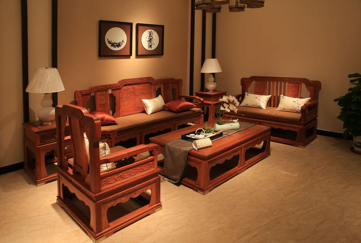 紅木辦公桌家具_(dá)紅木家具裝修效果圖_中國紅木藝術(shù)家具網(wǎng)