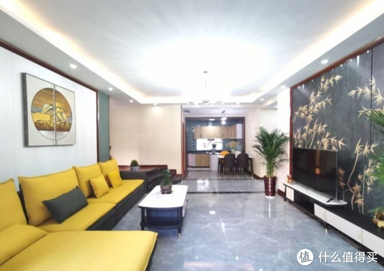 136㎡錯層大四房，優(yōu)雅的新中式裝修，衣柜里面裝廁所，誰見過？