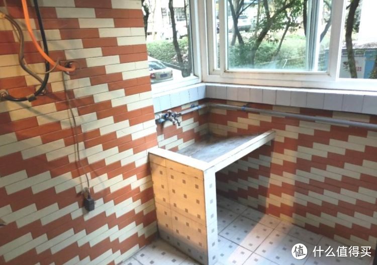 136㎡錯層大四房，優(yōu)雅的新中式裝修，衣柜里面裝廁所，誰見過？