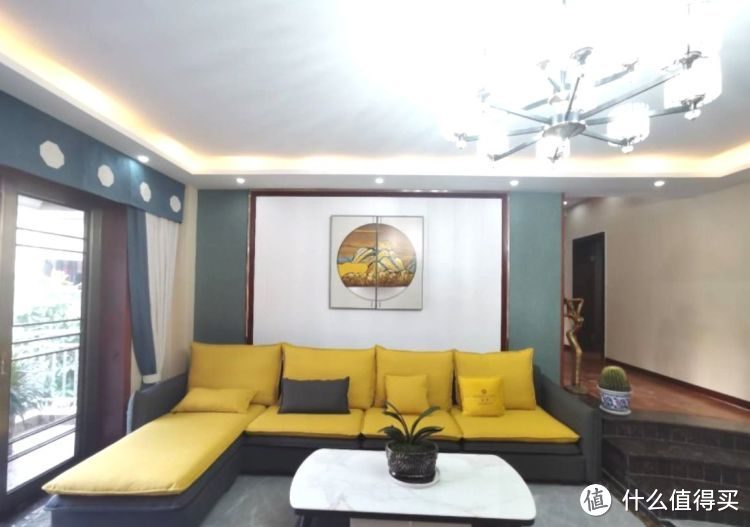 136㎡錯層大四房，優(yōu)雅的新中式裝修，衣柜里面裝廁所，誰見過？