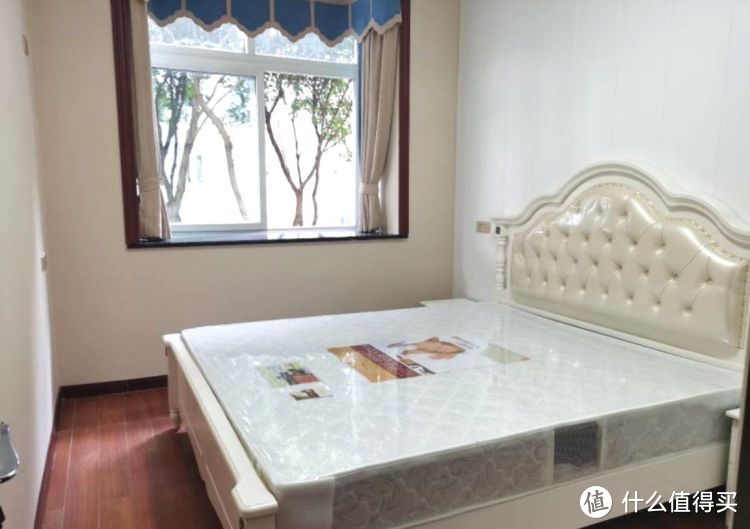 136㎡錯層大四房，優(yōu)雅的新中式裝修，衣柜里面裝廁所，誰見過？