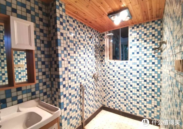 136㎡錯層大四房，優(yōu)雅的新中式裝修，衣柜里面裝廁所，誰見過？