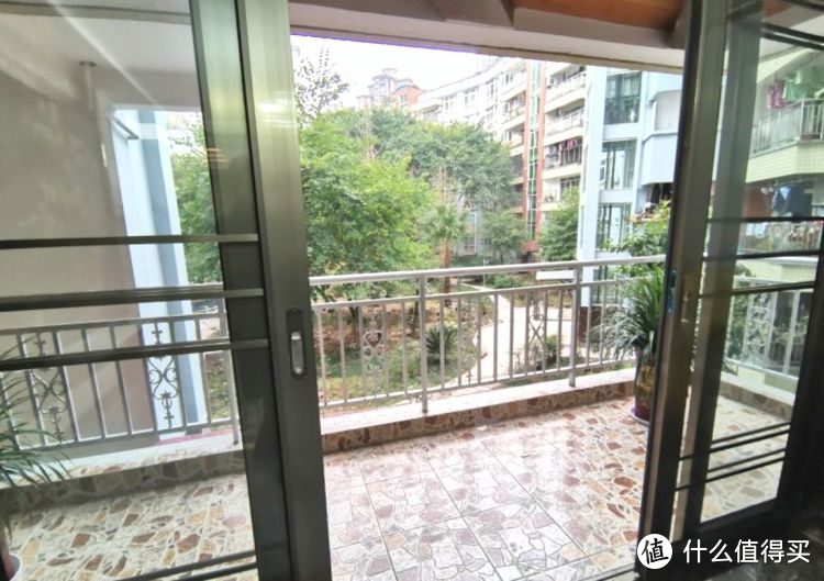 136㎡錯層大四房，優(yōu)雅的新中式裝修，衣柜里面裝廁所，誰見過？