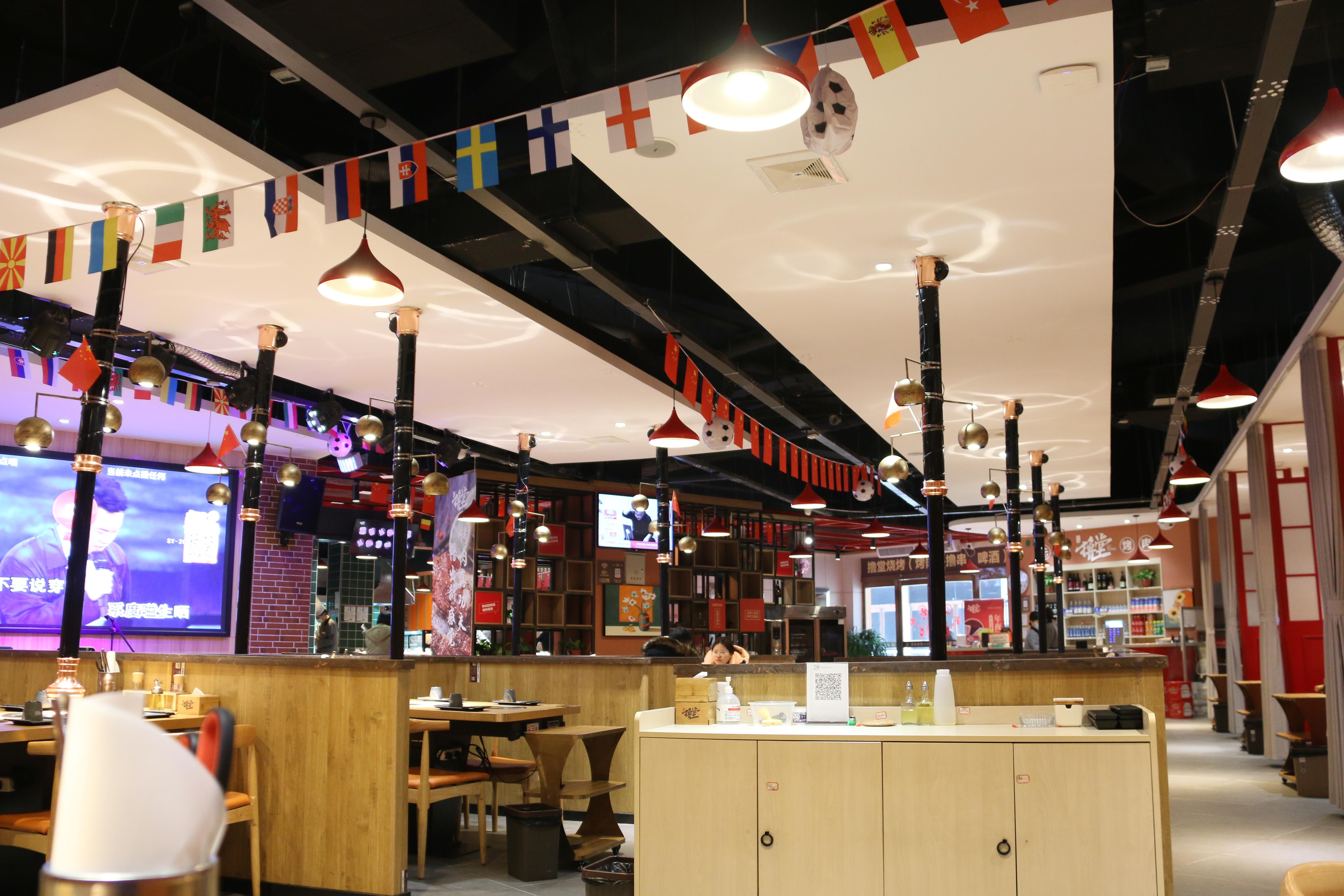 餐廳店面門頭設(shè)計_120平店面開餐廳擺多少桌子_餐廳店面裝修