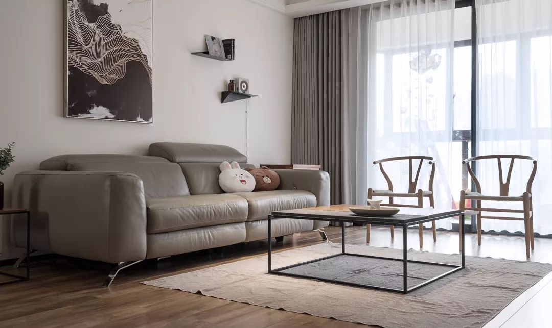 130平簡(jiǎn)約裝修，電視墻做成收納，家里輕松變大20㎡！