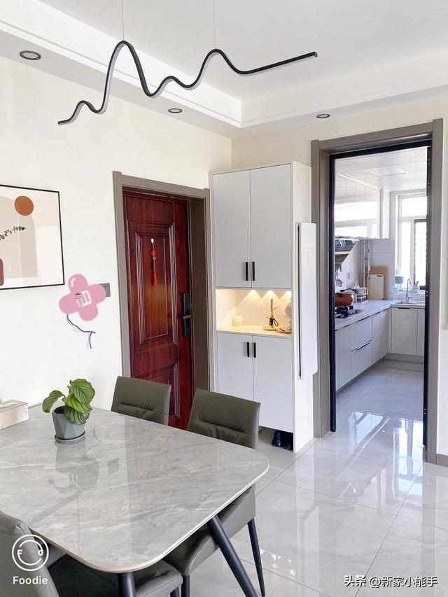 她家114平新房裝修花了8萬，普通但是很耐看，一家人生活很幸福