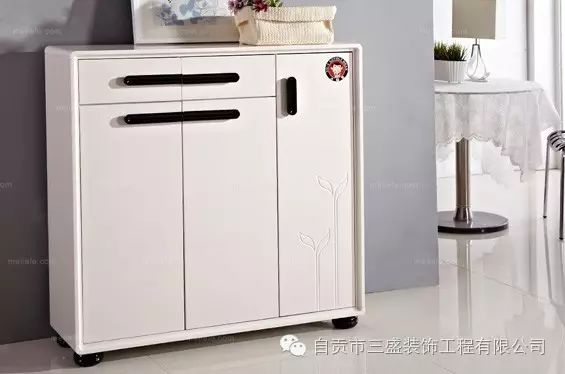 進門靠墻鞋柜效果圖片_進門鞋柜裝修效果圖_進門客廳玄關鞋柜裝修效果圖