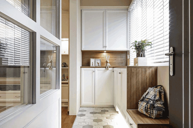 15年舊房改造，99㎡”暗亂差”空間秒變溫馨三居，連收納都翻倍，還有專屬衣帽間