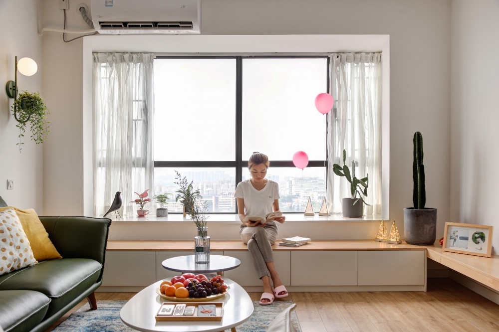 客廳木地板裝修效果圖改造一堵墻，白色+原木配色的家北歐極簡客廳設(shè)計圖片賞析