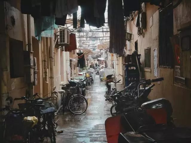 夫妻買上海遠郊25㎡柴棚間，花光積蓄改陽光玻璃房，效果太意外了