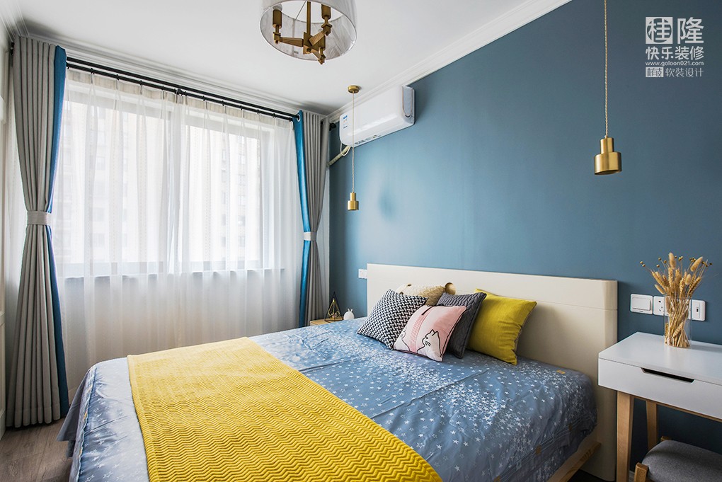 臥室窗簾裝修效果圖90㎡北歐風(fēng)二居室，詩意地棲居北歐極簡(jiǎn)臥室設(shè)計(jì)圖片賞析