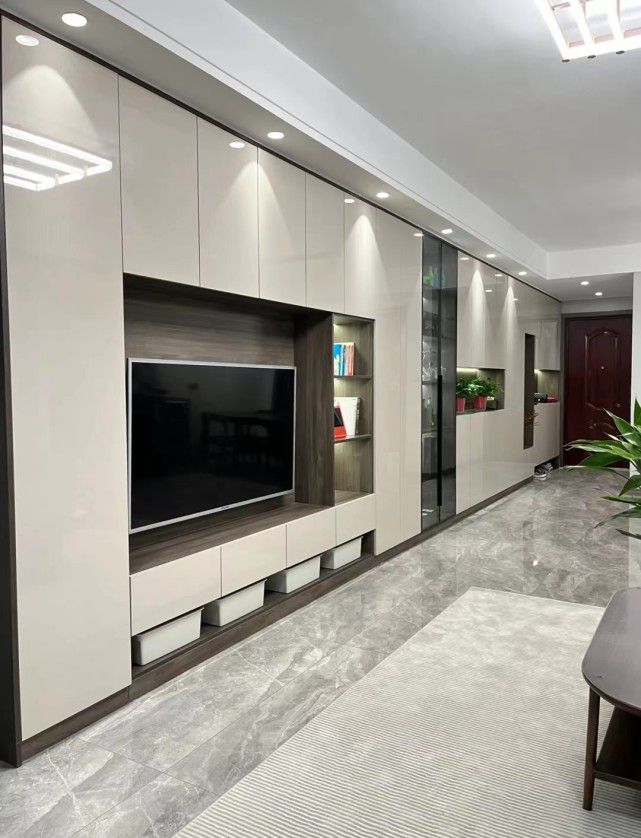 121平三室兩廳裝修，入住2個月，入戶滿墻柜很滿意