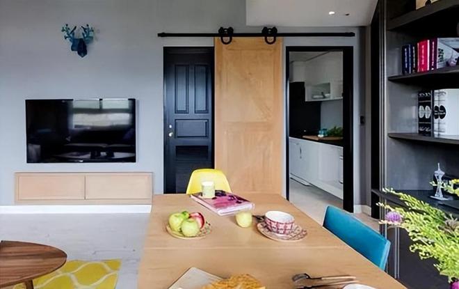 廚房裝什么門好，有錢人都是選這種，一問(wèn)老師傅才知道好處多