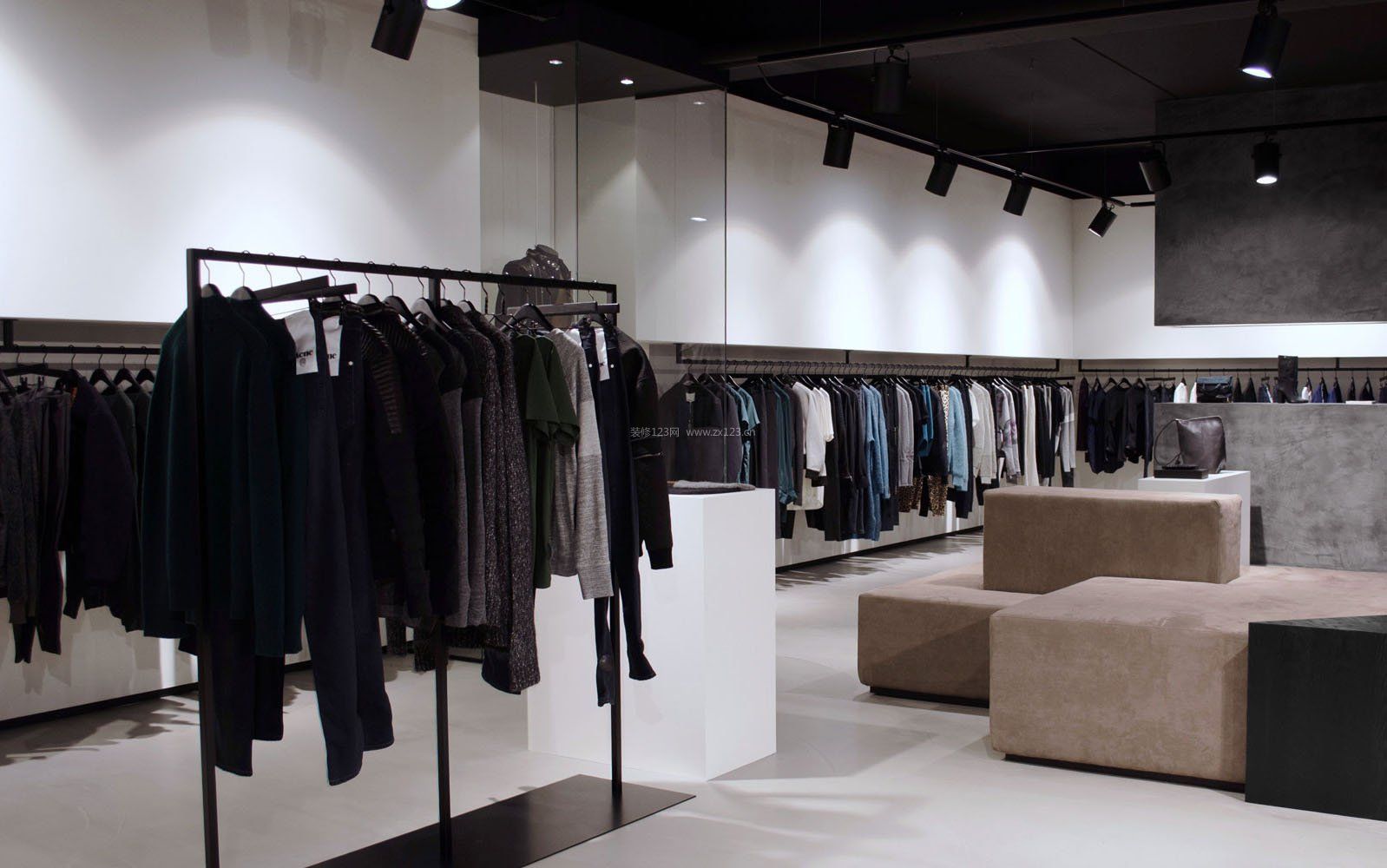 (服裝店裝修圖簡約現(xiàn)代)小型服裝店怎么裝修，時裝店裝修效果圖