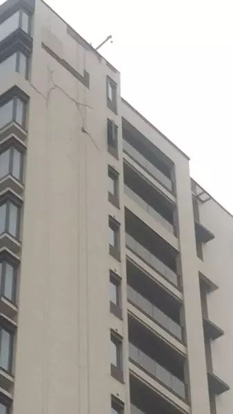 杭州一樓盤豪華裝修，沒交付外墻已開裂！業(yè)主發(fā)現(xiàn)30多處質(zhì)量問題，快崩潰了