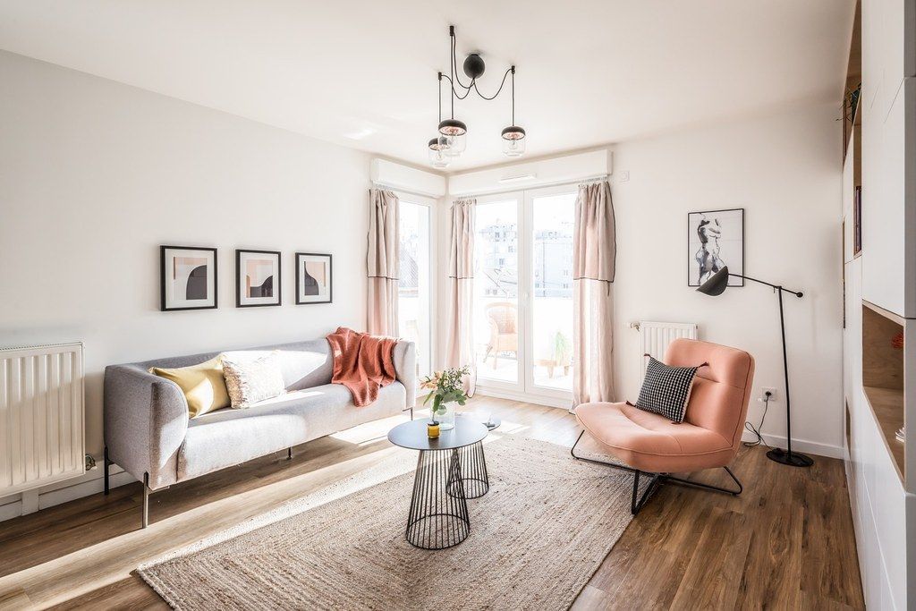 小戶型陽(yáng)臺(tái)曬衣服浪費(fèi)了，打L型榻榻米地臺(tái)，朋友來(lái)了只想躺在這